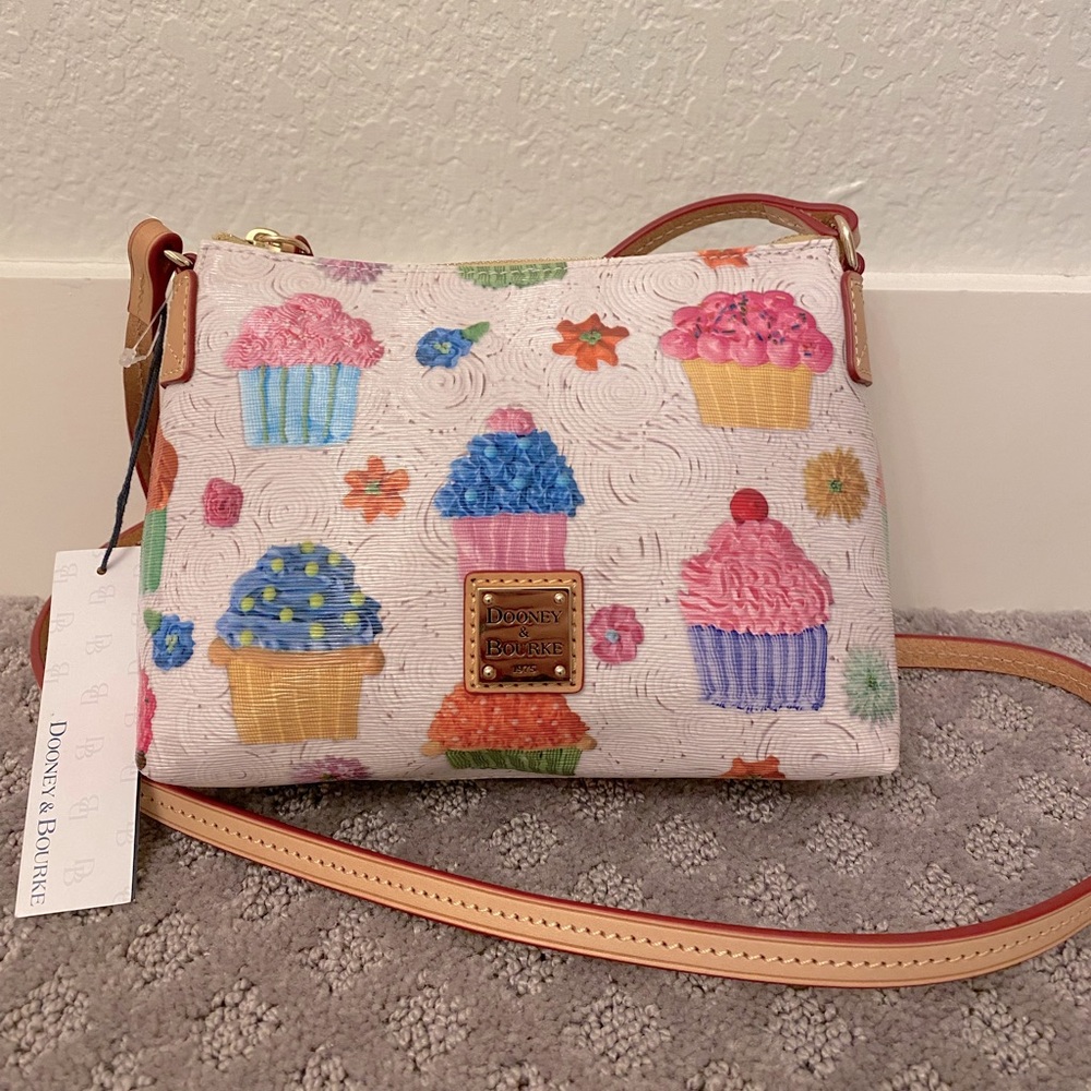 DOONEY & BOURKE *NWT* White cupcake crossbody bag